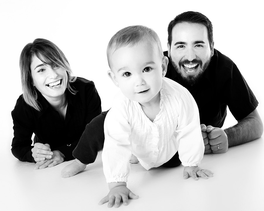 photographe-a-poitiers-pour-photos-naissance-nourrisson-enfants-parents-famille-family